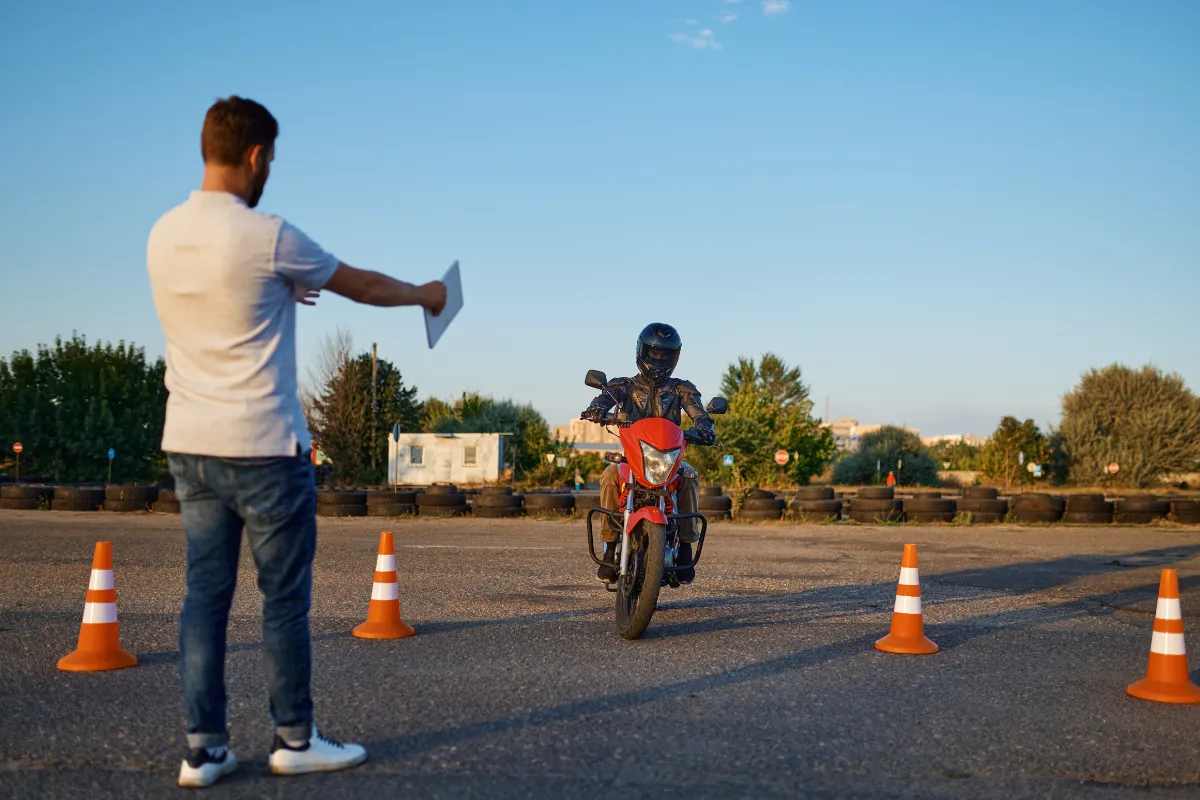 Combien coûte le permis moto