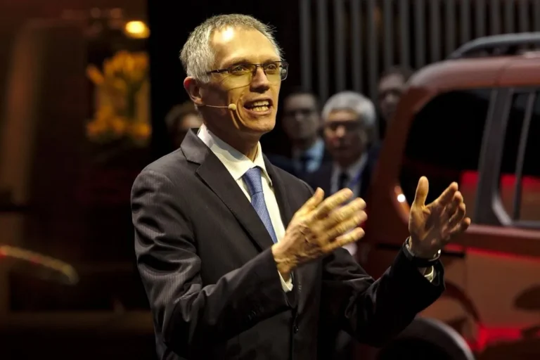 demission-de-carlos-tavares-le-groupe-stellantis-va-t-il-survivre