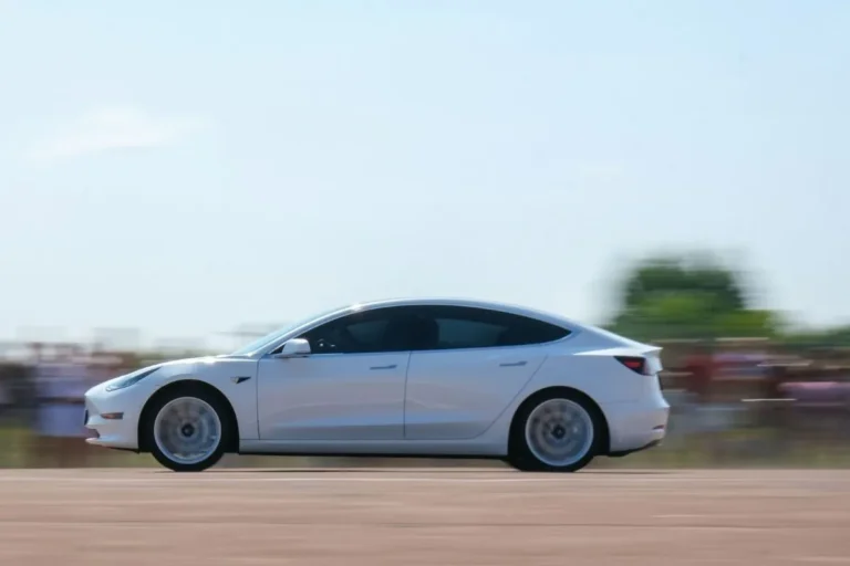la-police-municipale-de-mandelieu-a-choisi-la-tesla-model-3-on-vous-dit-tout