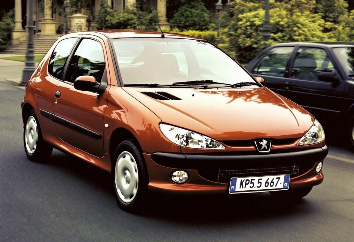La voiture francaise la plus vendue à ce jour (Peugeot 206 avec plus de 8,6 millions d'exemplaire)