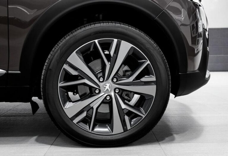 Peugeot 3008 1.2 PureTech 130 ch - Dossier complet (2025)
