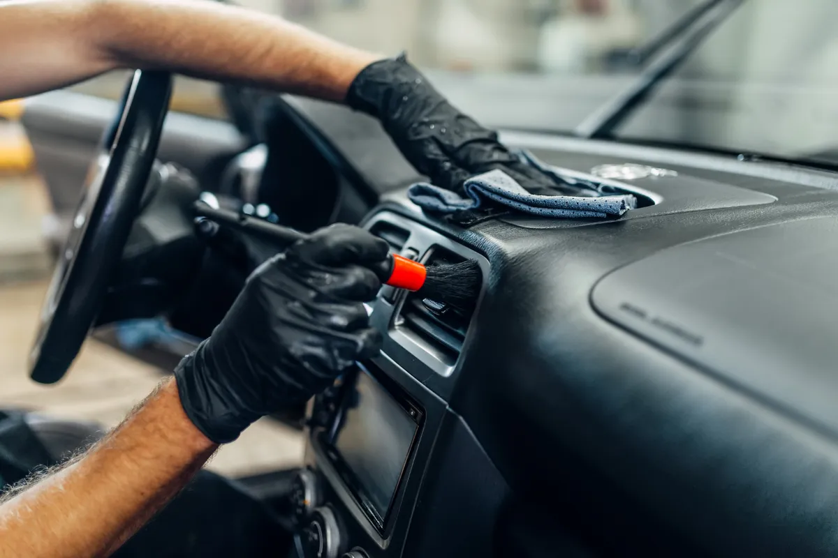nettoyage-interieur-et-exterieur-de-voiture-quelle-frequence-adopter