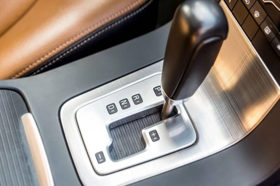Boîte auto ou manuelle : quel type de permis choisir en 2025 ?