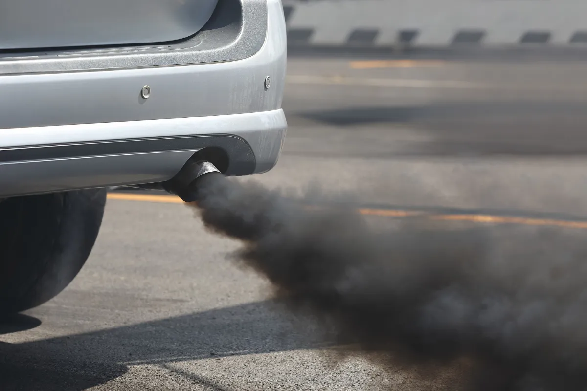 mauvaises-odeurs-dechappement-ces-signaux-que-votre-catalyseur-vous-envoie